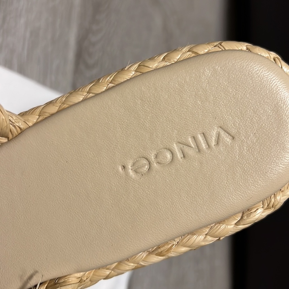 Vince sandals. - Picture 3 of 10